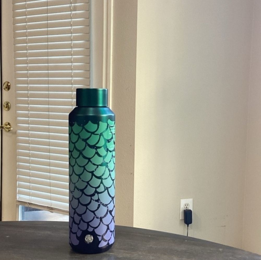 Starbucks 20 Oz Mermaid Scales Vacuum Insulated Water Bottle